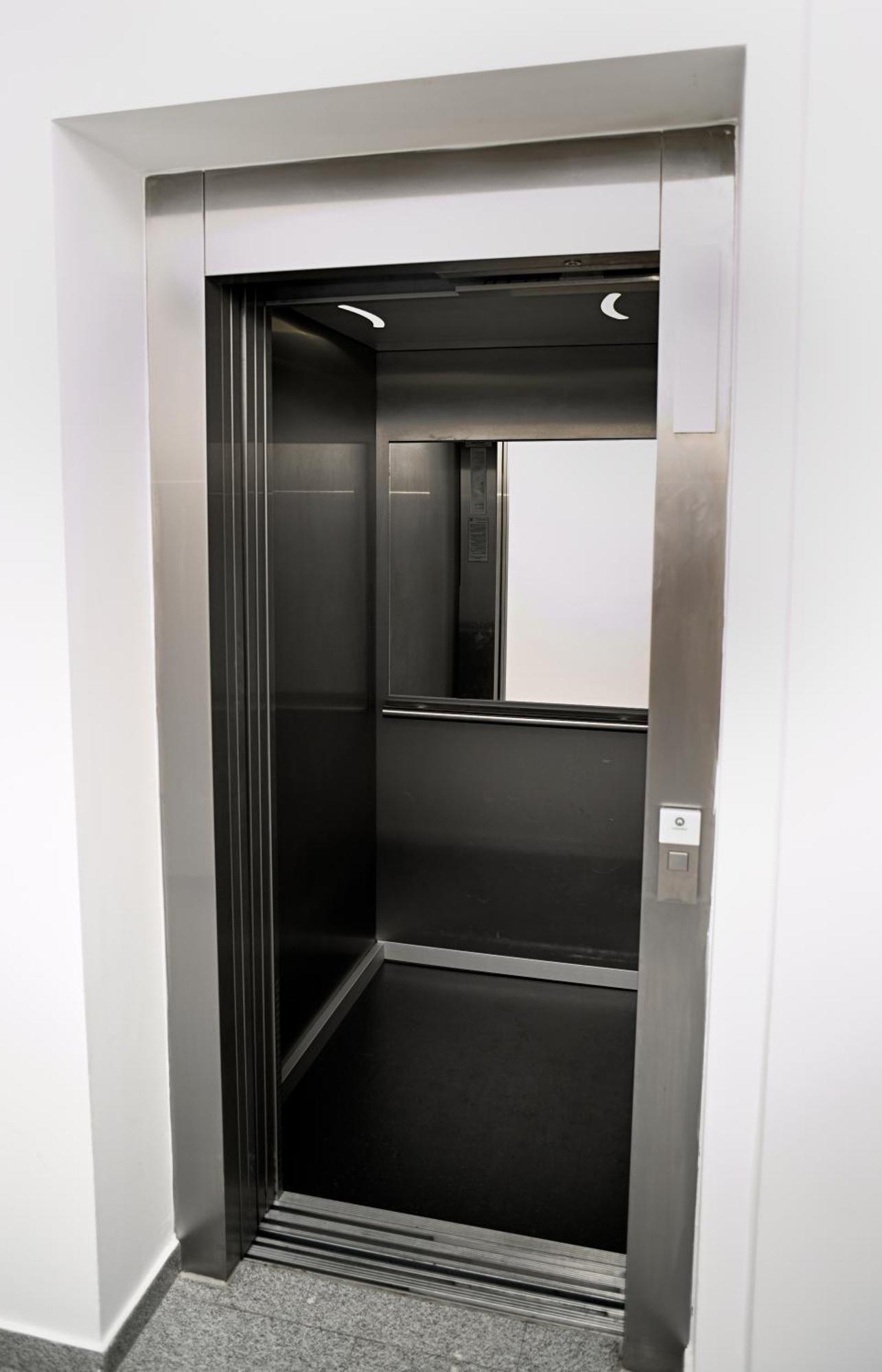 Mirvana Apartments Metheor Executive Suite ティミショアラ エクステリア 写真