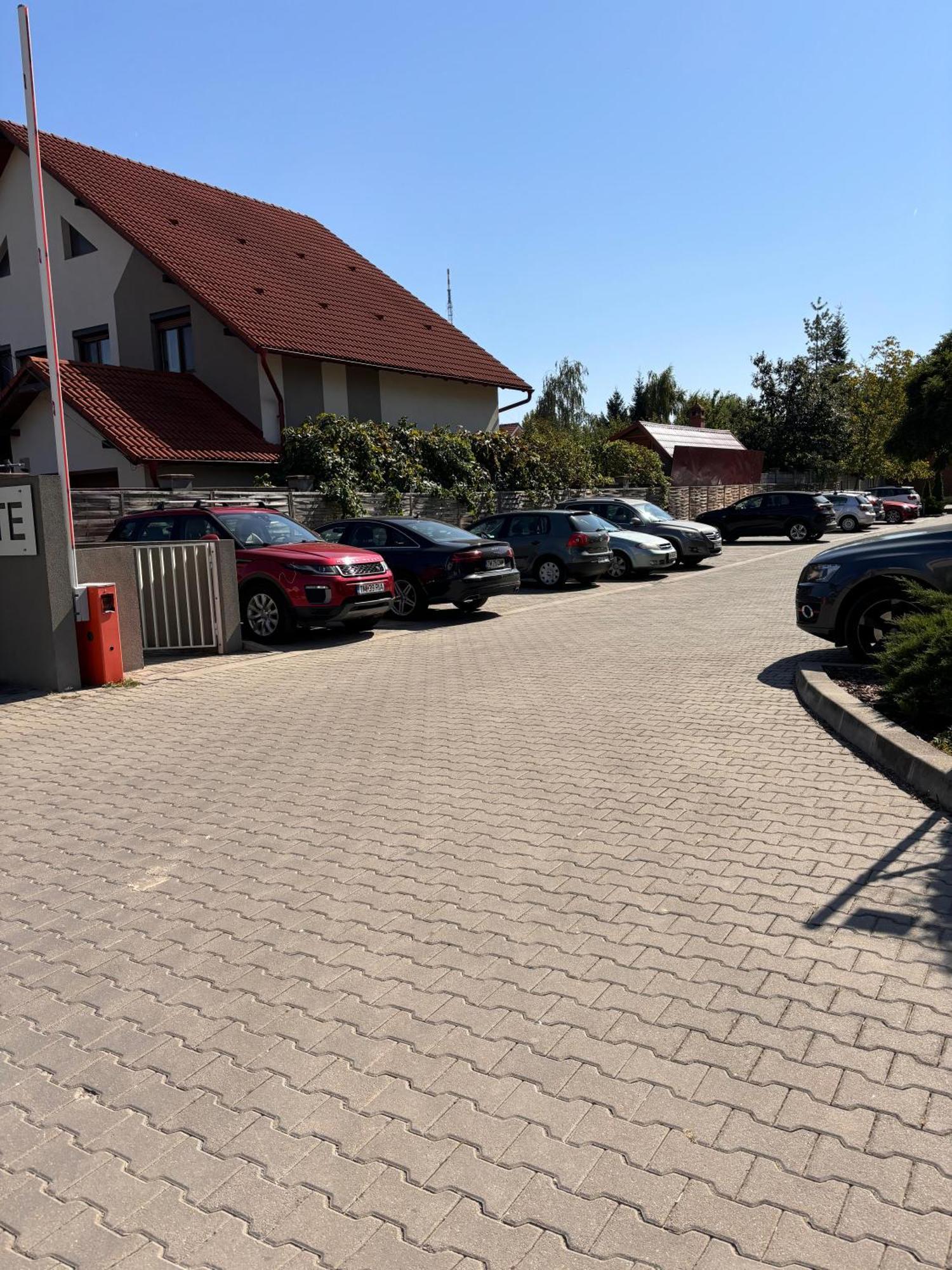 Mirvana Apartments Metheor Executive Suite ティミショアラ エクステリア 写真